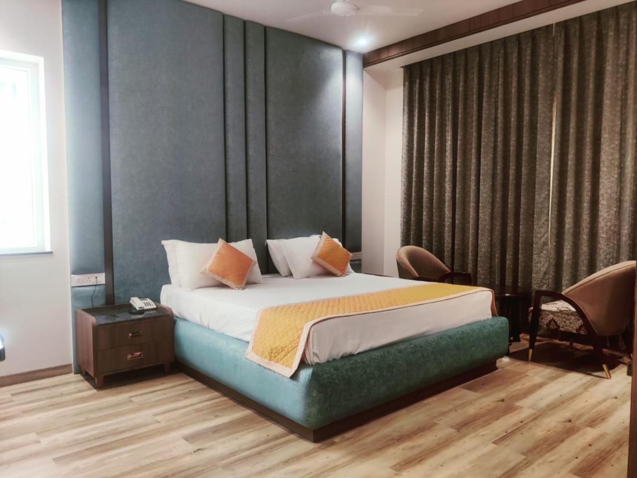 Nirvana Grand Hotel & Resort Gaya Exterior foto