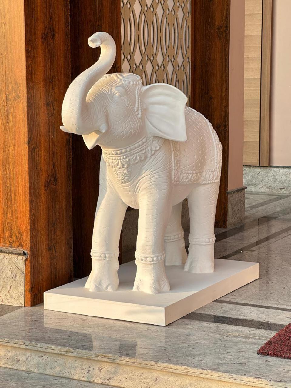 Nirvana Grand Hotel & Resort Gaya Exterior foto