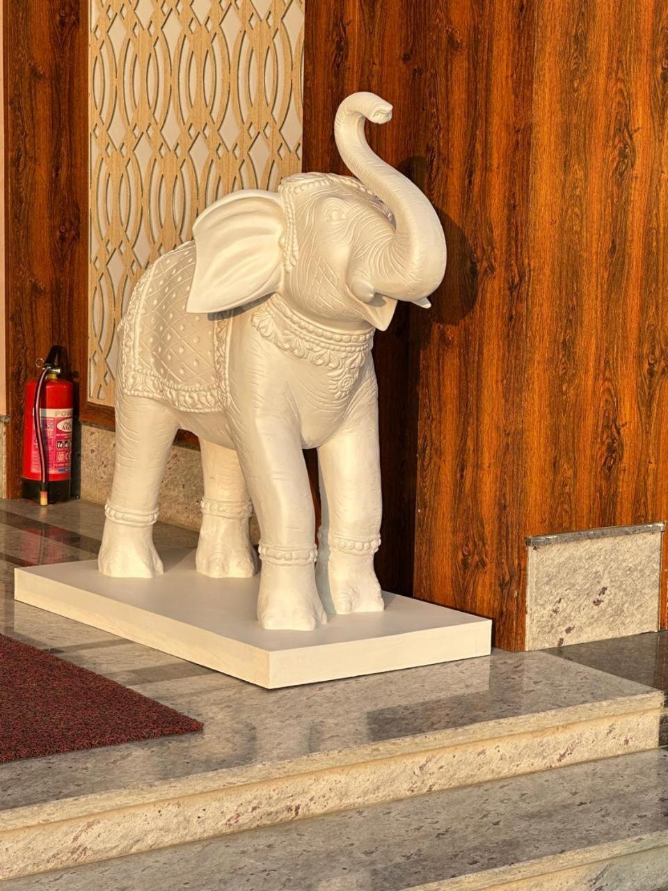 Nirvana Grand Hotel & Resort Gaya Exterior foto